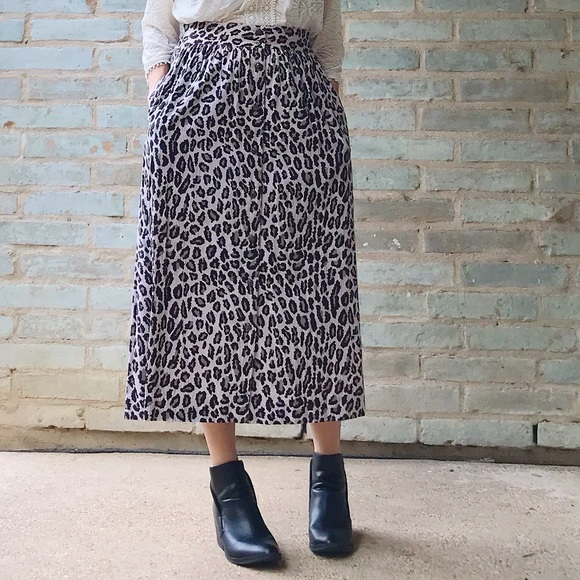 Doncaster Dresses & Skirts - Vintage 80s Doncaster Leopard Print Midi Skirt